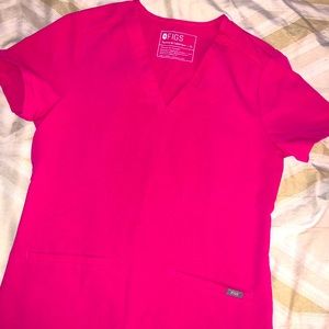 Figs Casma scrub top in Electric Pink
